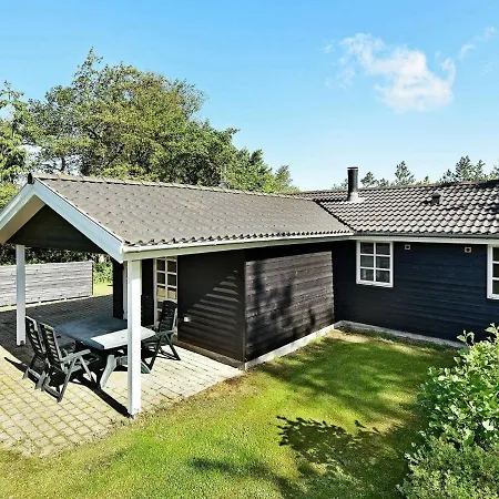 Three-bedroom Holiday In 21 Casa de Férias Oksbøl