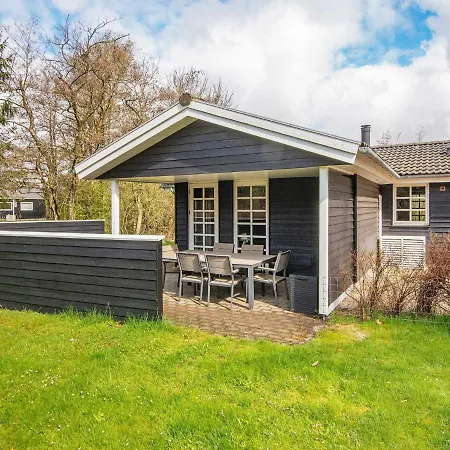 Three-bedroom Holiday In 21 Oksbøl