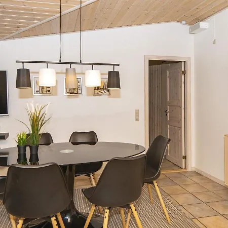 Three-bedroom Holiday In 21 * Oksbøl