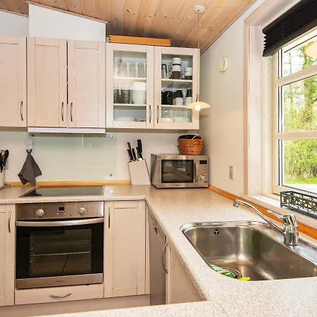 Three-bedroom Holiday In 21