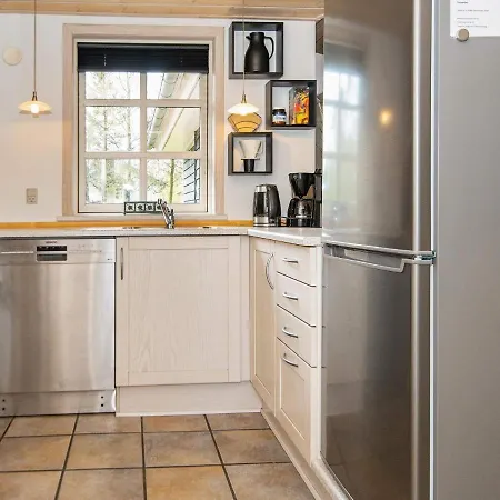 Three-bedroom Holiday In 21