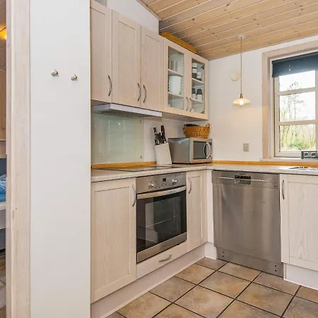 Three-bedroom Holiday In 21 *