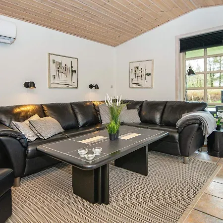 Three-bedroom Holiday In 21 Casa de Férias *